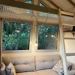 Jolie Tiny House Sous Les Grands Arbres Cholet