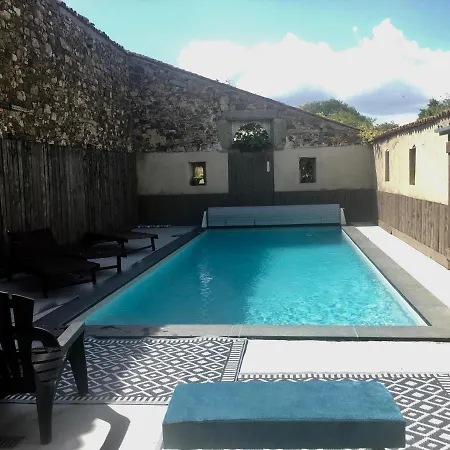 Jolie Tiny House Sous Les Grands Arbres Cholet