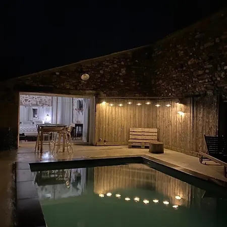 Jolie Tiny House Sous Les Grands Arbres Casa de Férias *