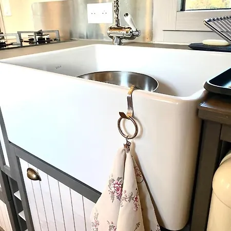 Nyaraló Jolie Tiny House Sous Les Grands Arbres