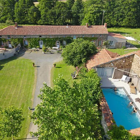 Holiday home Jolie Tiny House Sous Les Grands Arbres Cholet
