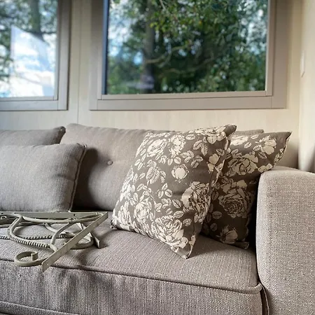 Nyaraló Jolie Tiny House Sous Les Grands Arbres