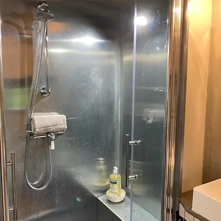 Jolie Tiny House Sous Les Grands Arbres Cholet