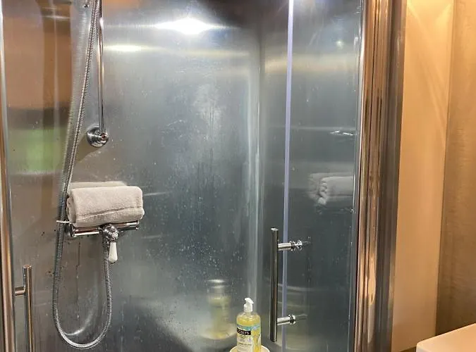 Jolie Tiny House Sous Les Grands Arbres Cholet